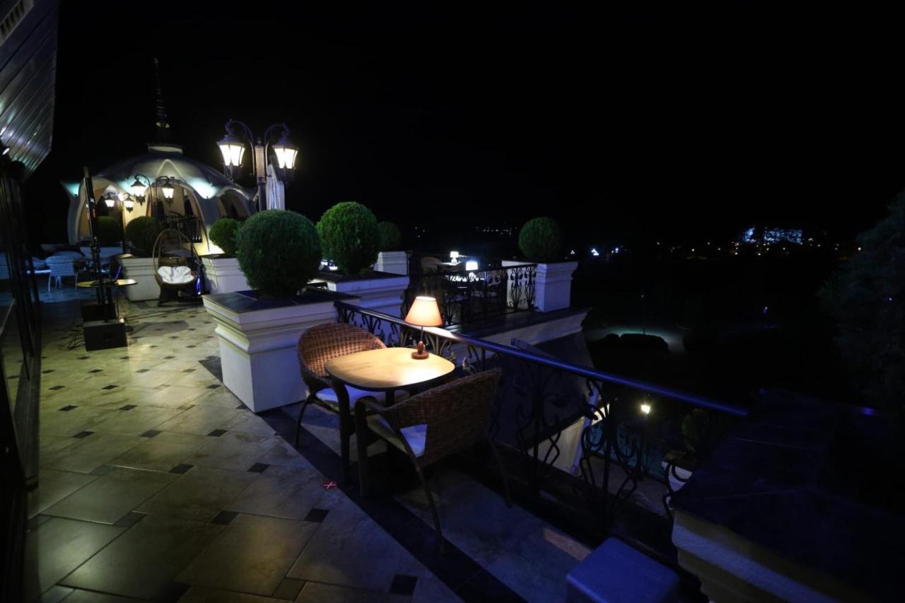 Garden Palace Zugdidi ภายนอก รูปภาพ