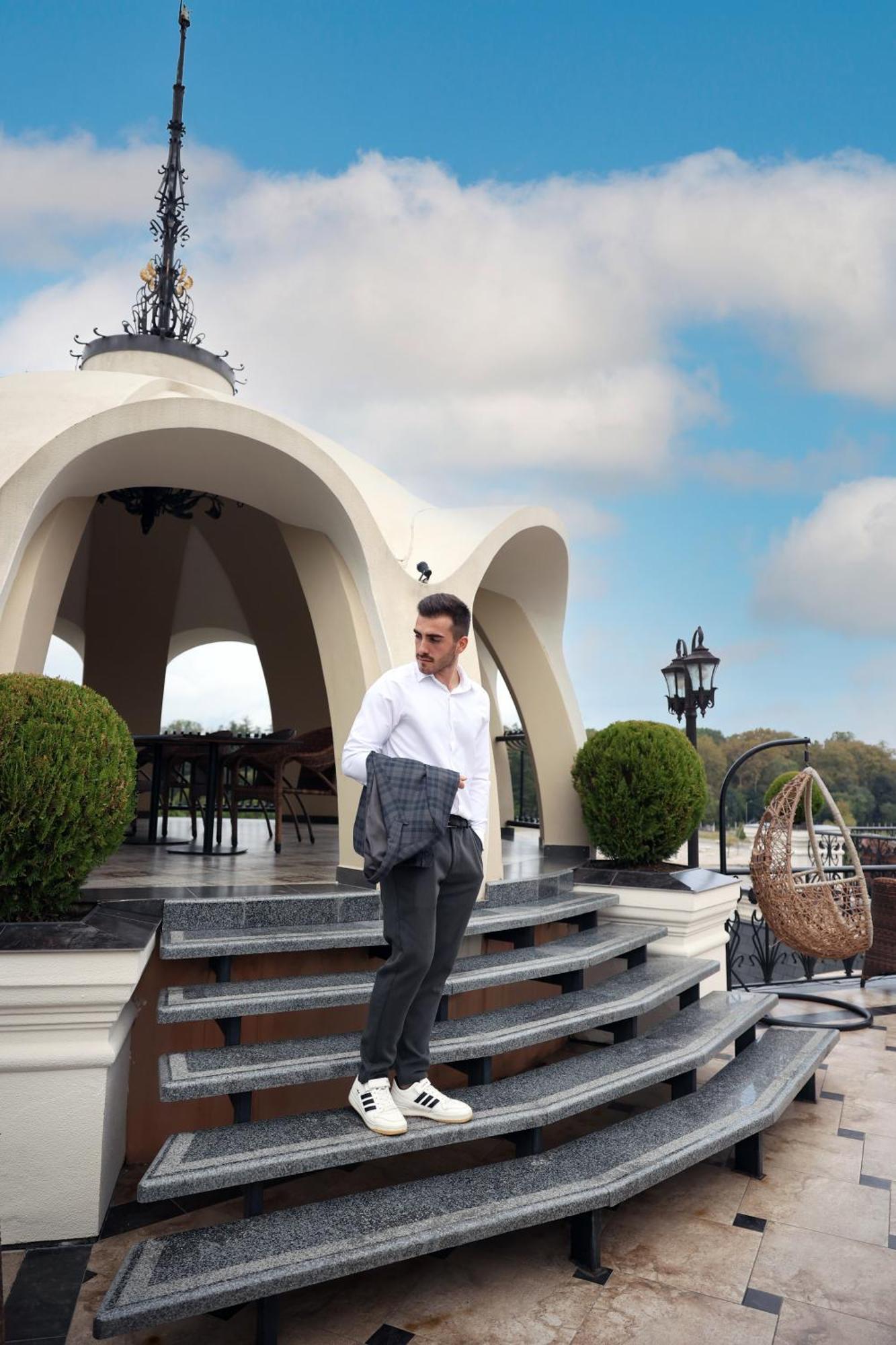 Garden Palace Zugdidi ภายนอก รูปภาพ